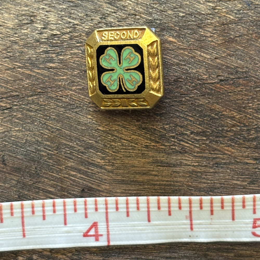 Second Year 4-H Clover Enamel Pin Brooch Gold Tone